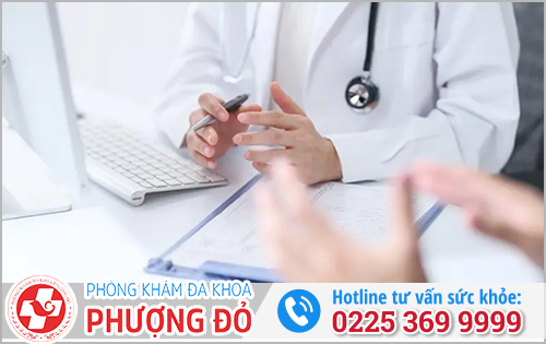 Bác sĩ Trung Quốc làm việc ở Phòng Khám Đa Khoa Phượng Đỏ 